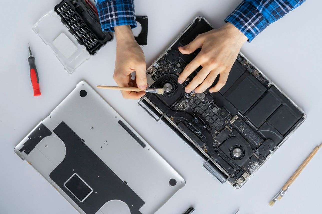 Laptop Repair Services in Queenstown | Screen Issues, & Battery