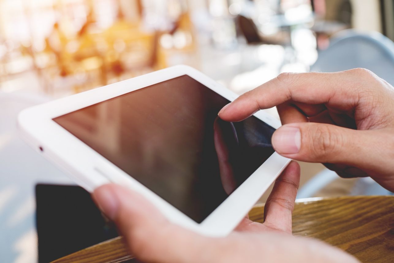 How to Fix an iPad When the Screen Goes Black?